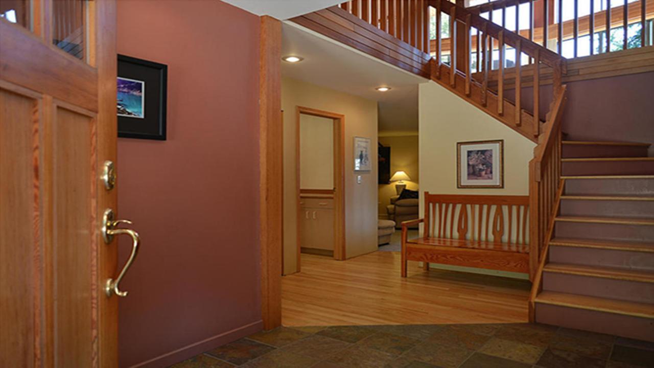 Sunshine Coast Treetop B&B Sechelt Exterior photo