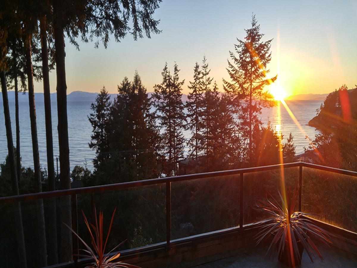 Sunshine Coast Treetop B&B Sechelt Exterior photo